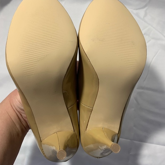 Steve Madden Patent Leather Classic Pumps - Picture 9 of 9